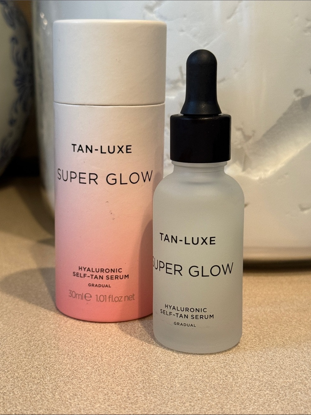 TAN-LUXE Super Glow Hyaluronic Self-Tan Serum - Pink/White